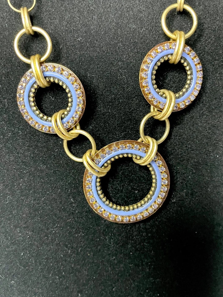"Collar distintivo firmado Michal Golán tono oro tres anillos entrelazados 18""" Foto 2 de 4