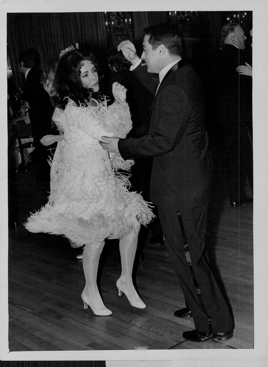 1968 Elizabeth Taylor dancing w/former stepson Mike Todd Jr Press Photo |  eBay