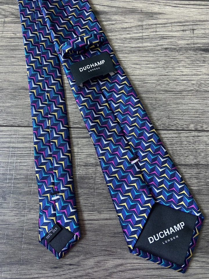 Corbata De Seda Multicolor Con Bordado Zigzag DUCHAMP BNWT - Imagen 4 de 4