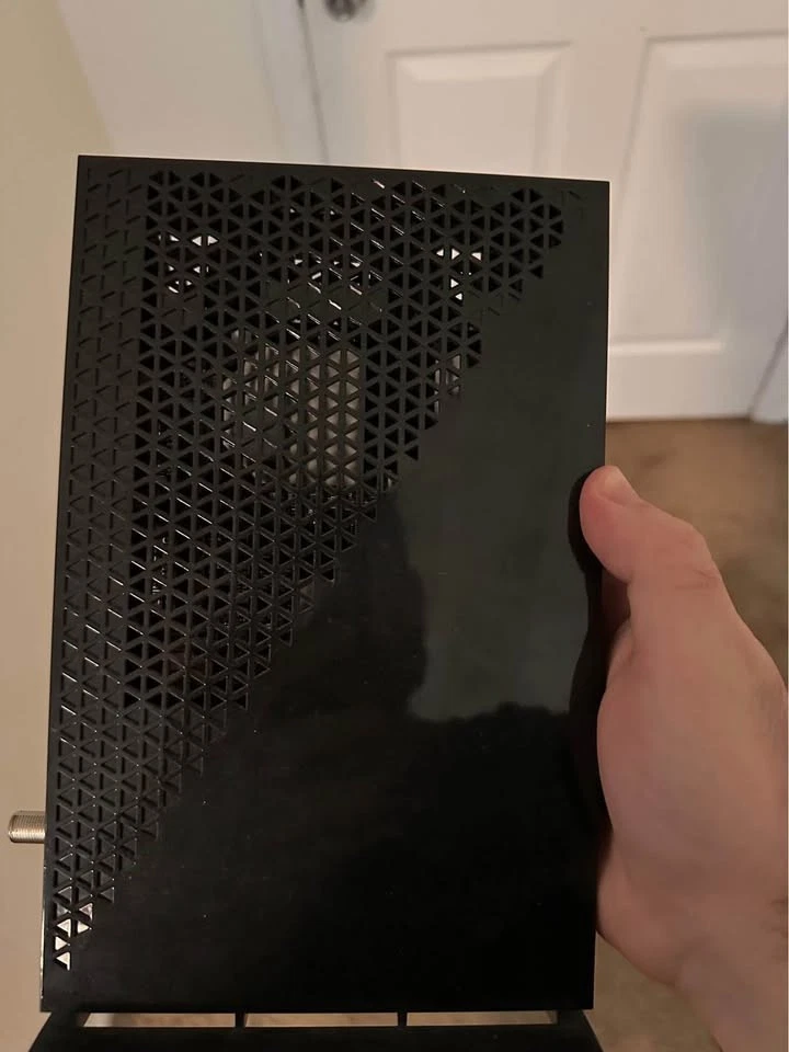 NETGEAR - Dual-Band AC1750 Router with 16 x 4 DOCSIS 3.0 Cable Modem - Black - Image 2 of 4