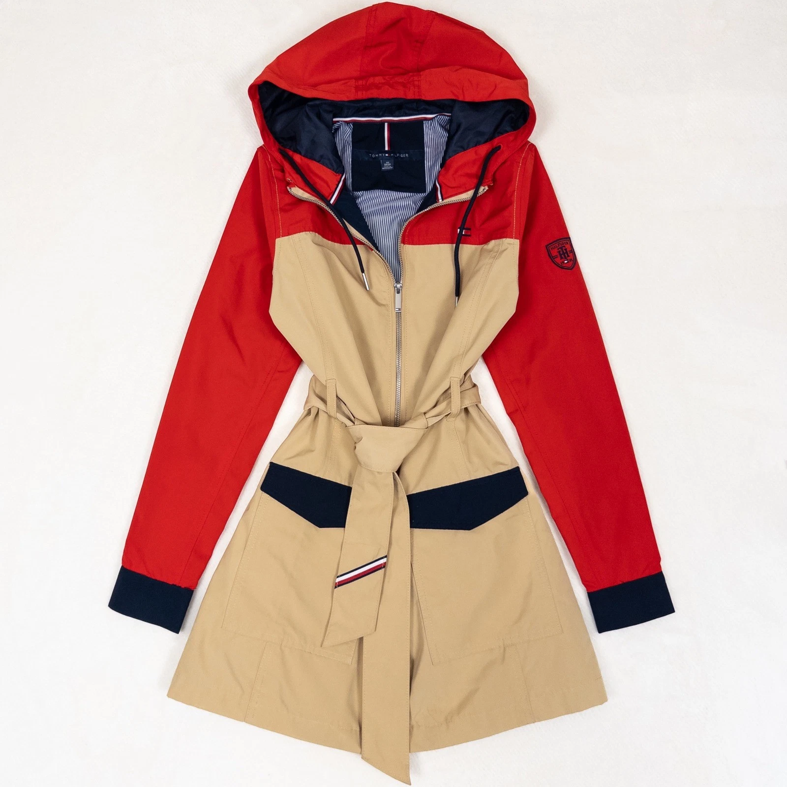 Tommy Hilfiger hooded raincoat women's M red tan colorblock belted preppy