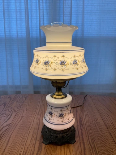 Vtg Quoizel 1973 Abigail Adams Collection Blue Floral 3 Way Hurricane Lamp 21”