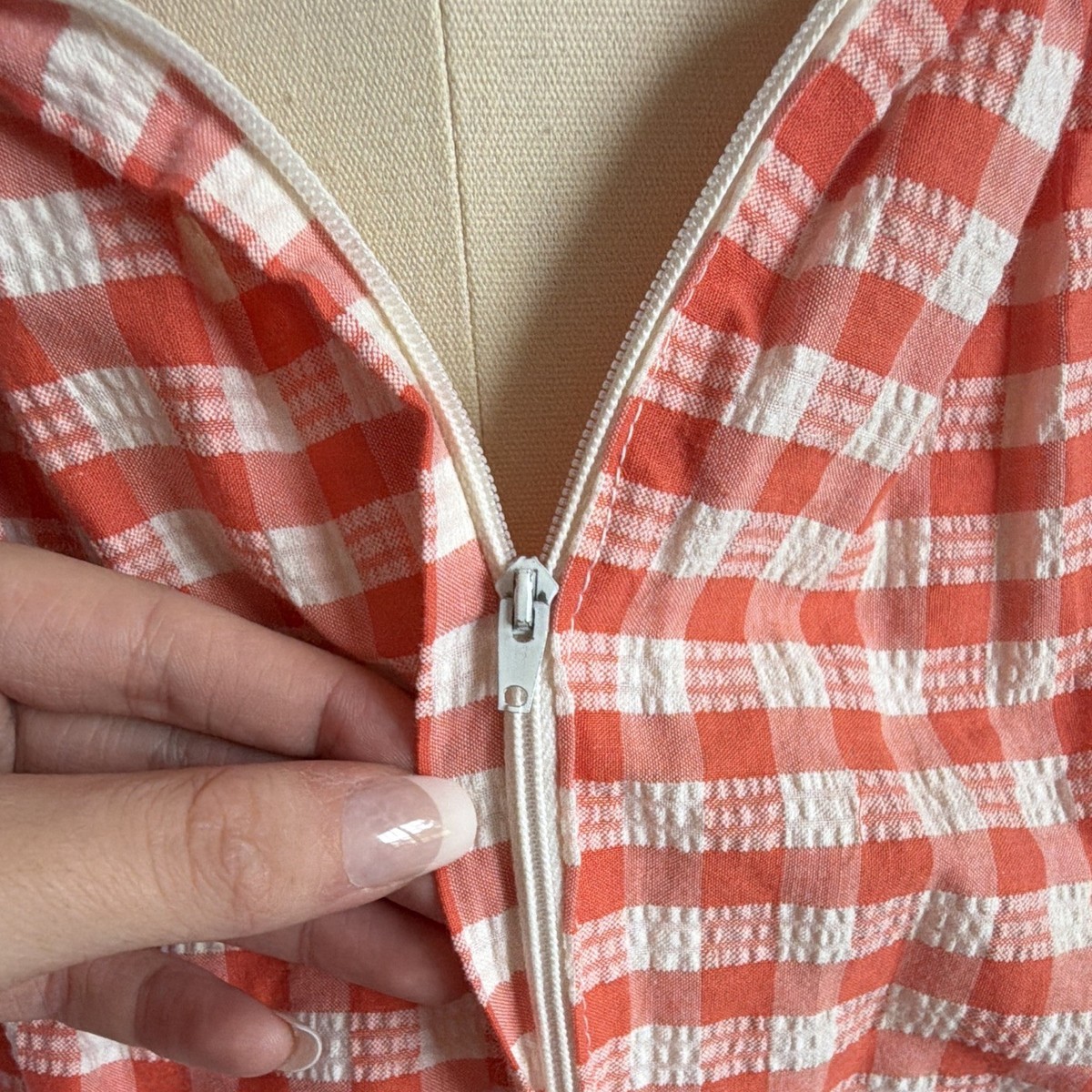 Vintage 1960s 1970s Mr. Mort Seersucker Gingham babydoll dress Puff Sleeve View 5