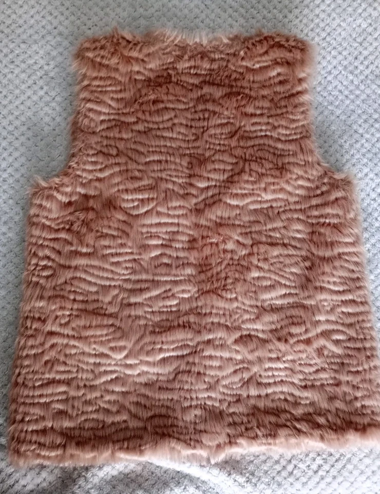 Faux Fur Gilet Age 12-13 Yrs New Look Excellent Condition - Image 2 of 4