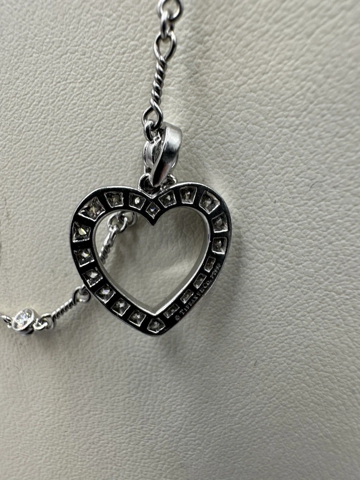 Collar Tiffany Diamantes Por Yarda y Corazón Colgante Foto 2 de 4