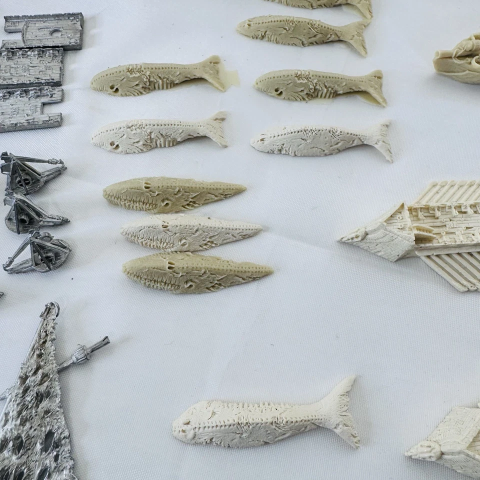 The Uncharted Seas Bone Griffons Starter Fleet SIN PINTAR Bone Cruiser Maggot Foto 4 de 4