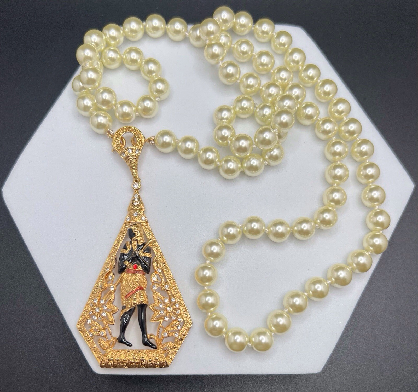 Camrose & Kross JBK Jacqueline Kennedy Egyptian Revival Pendant Necklace Pearls