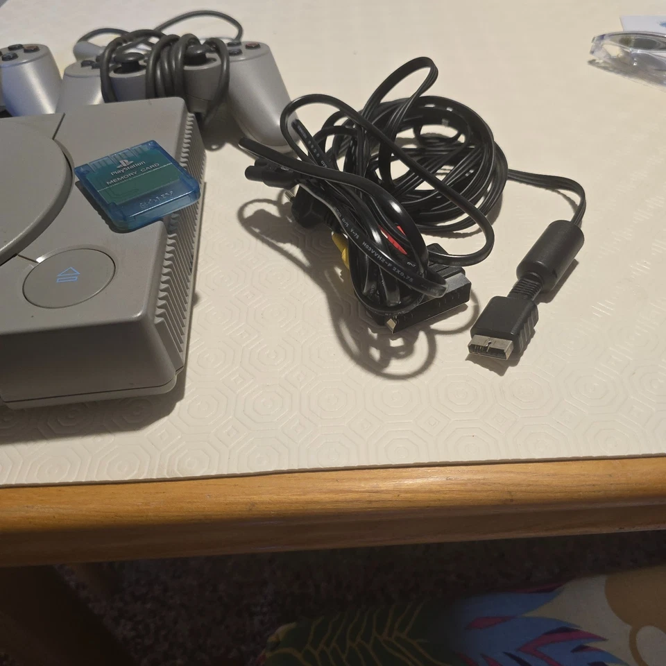 Sony PlayStation 1, foto 2 di 4