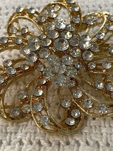 Full Of Sparkles Rhinestone And Gold Tone Brooch - Picture 15 of 16