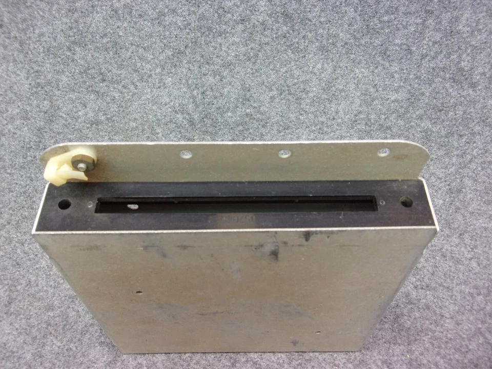 Cessna Audio Panel 安装托盘 P/N 0570439-2, 0570434-1 — 第 4/4 张图片