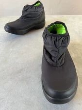 Oofos OoCoozie Thermo Black Quilted Booties Sz 10/41 NWOB Winter Weather Rain