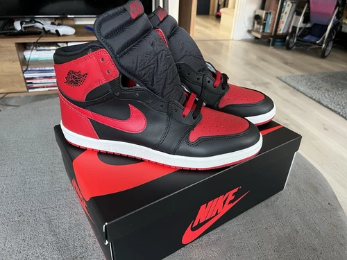 Taglia UK11.5 Jordan 1 Retro OG High Banned allevato 2025 nuovo di zecca