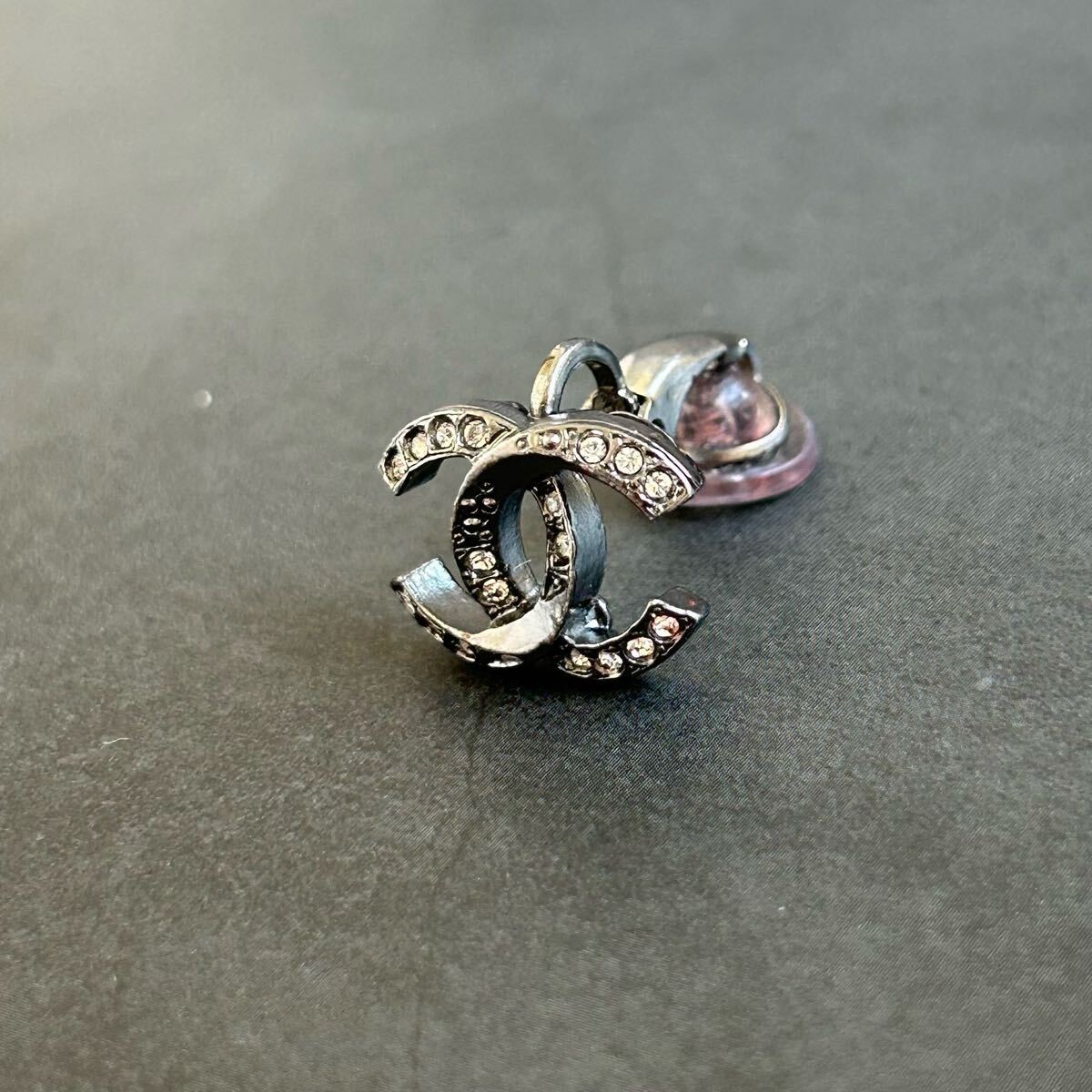 CHANEL  Accessories Earrings Black Coco mark Only one ear Excellent condition A1