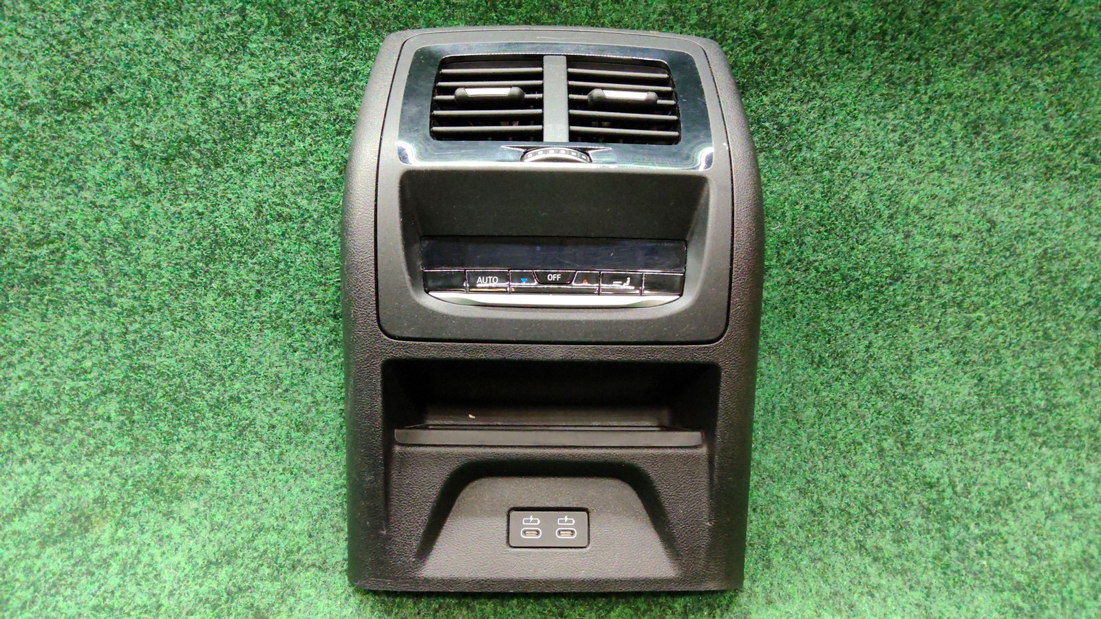 2018-2021 Bmw X3 Rear Center  Vent Oem 51169461902  64229363822  61315A3BBF2