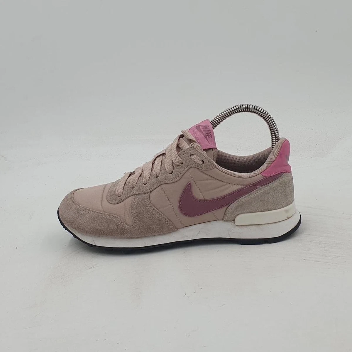Nike premium internationalist trainers hotsell in pink