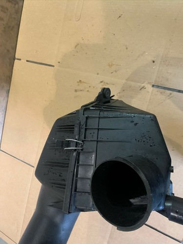 BMW 2006-2010 E60 E63 N62 ENGINE AIR INTAKE FILTER BOX HOUSING ASSEMBLY OEM 116K - Picture 8 of 9