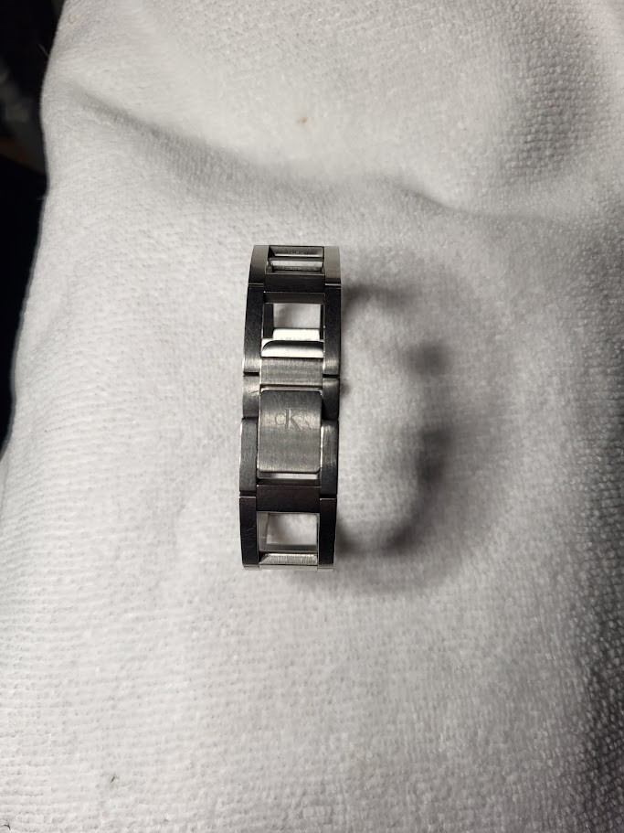 Calvin Klein K4111 is - Women