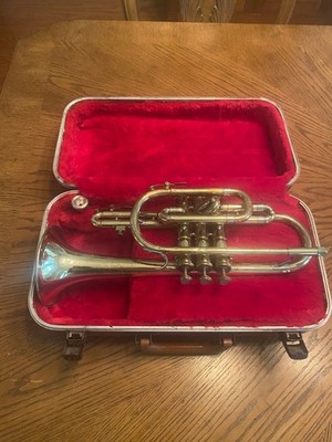F. E. Olds & Sons Ambassador Cornet # 449481 (1964) W/ olds case and yamaha MP.