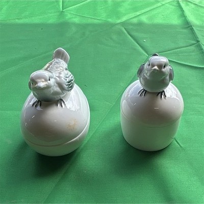 2-Piece Bird-on-Egg Ceramic Egg Cup Set, Glossy White/Gray Novelty