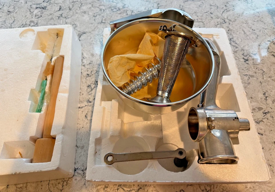 Garden Way Original Todo Metal Squeezo Colador Lata de Alimentos + Caja Salsa de Verduras Foto 4 de 4