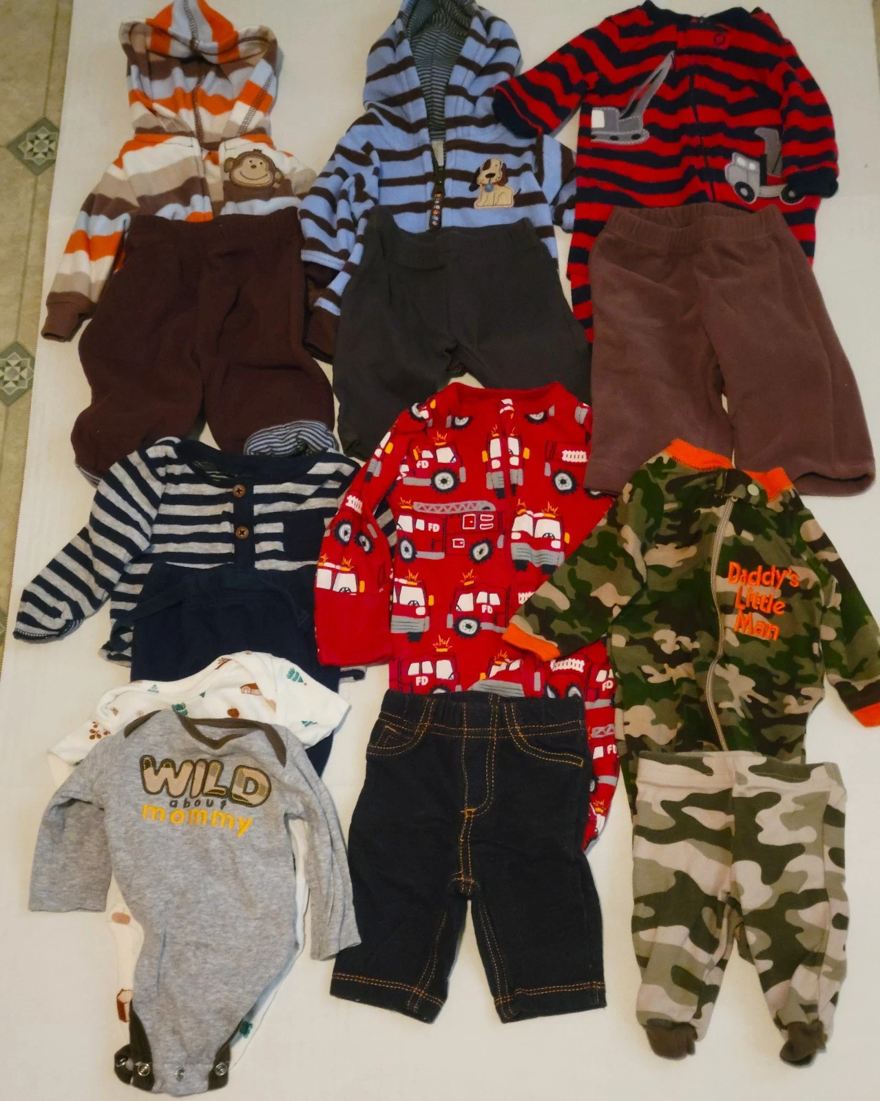 Baby Boys Clothes Lot (NB) 14 pieces Mostly Carters FREE SHIPPING
Opens in a new window or tab