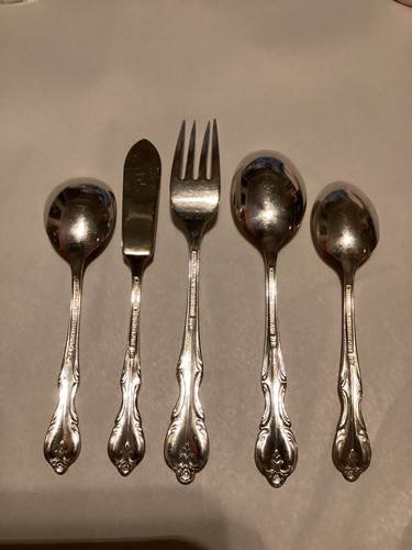 Rogers Bros. -IS Southern Splendor  Silverplate, Five Pieces of Flatware - Picture 7 of 24