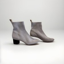 Everlane Women  s Slip On Glove Boot Size 7 Oatmeal