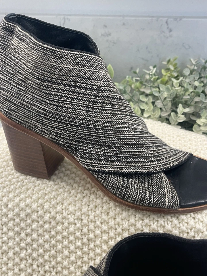 MATT BERNSON Jette Black & White Open Toe High Heel Booties Womens Sz 8 - Image 3 of 4