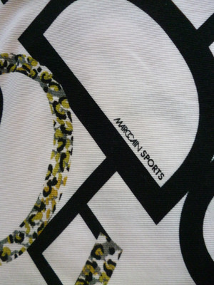 Shirt MARC CAIN SPORTS Gr.N3 38 weiß mit Aufschrift in schwarz & Leomuster