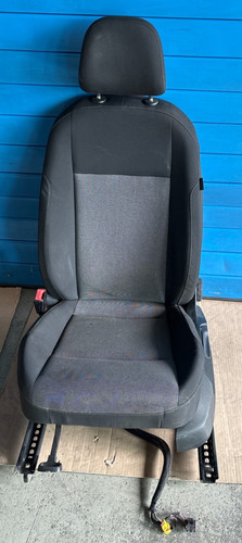 VW Golf 7 VII BA5 STOFF Fahrersitz Sitz vorne SHZ  5Q4881105M