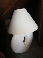 Dekorative Keramik-Stehlampe für zwei Leuchtmittel E27, Schnurschalter