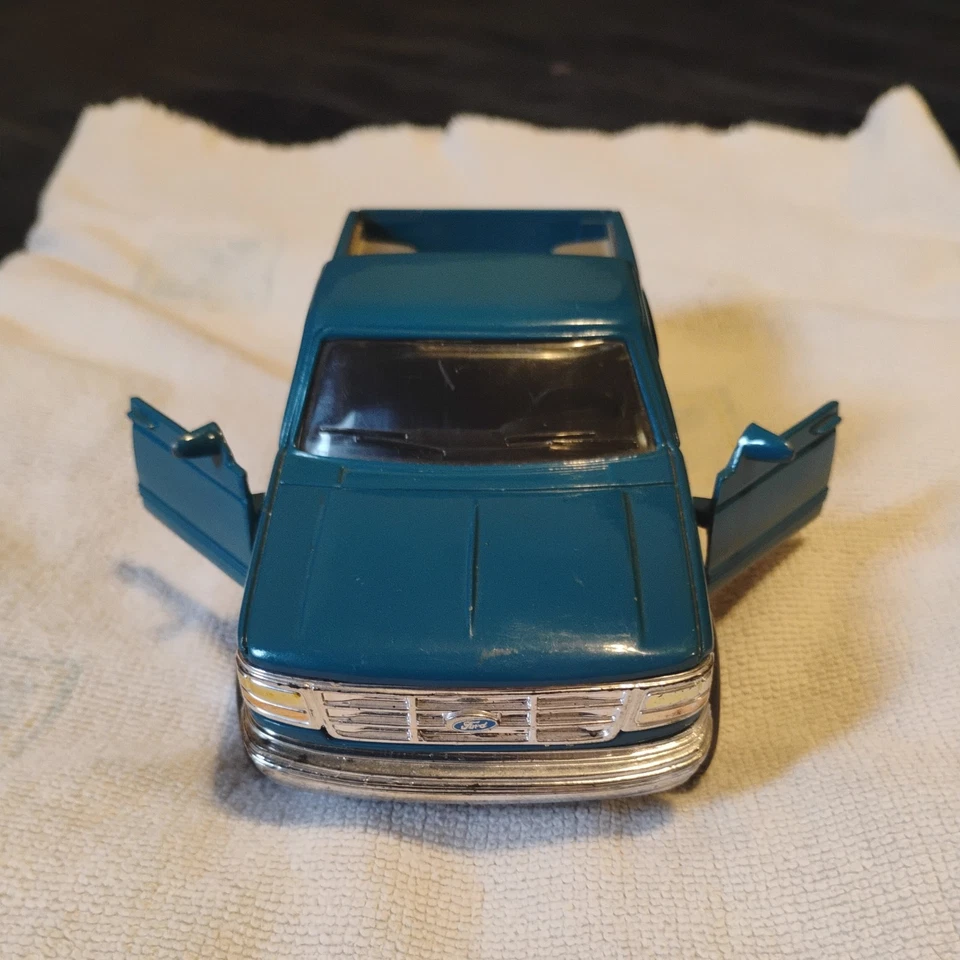 New Ray FORD F-150 Super Friction 4X4 1/32 Scale Diecast Model Truck Red Pewter - Image 4 of 4