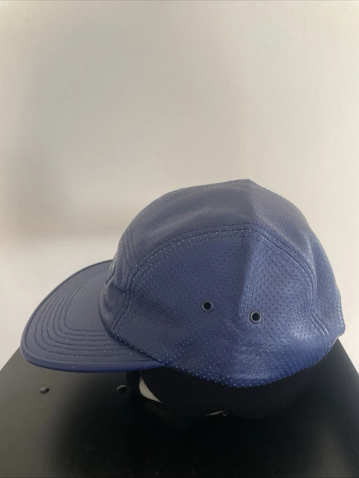 Gorra de campamento Supreme New York azul marino de cuero perforado de 5 paneles - rara EE. UU. Foto 3 de 4