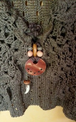 Gilet Boléro Beige Taupe En Macramé Avec Bijou Grigri - Taille L (42) - Occasion Comme Neuf