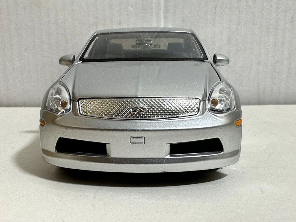 COCHE MODELO DIECAST JADA DUB INFINITI G35 PLATA PERLA 1:24 NUEVO SIN CAJA Foto 2 de 4