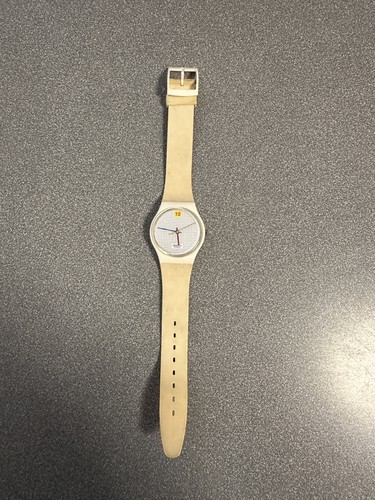 1985 Swatch GW104 Dotted Swiss Watch