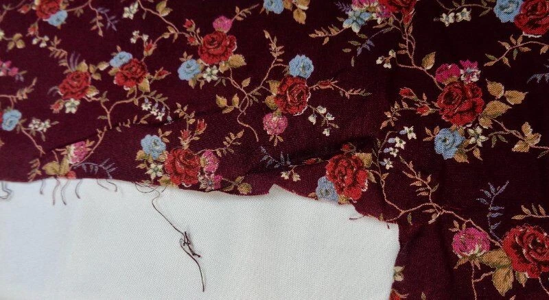 Maroon floral print rayon fabric 62" wide by 24" - Image 3 of 4
