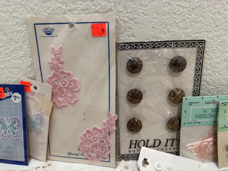 Vintage Sewing Notions Lot Buttons Appliques Ribbons Lace Streamline La Mode - Image 3 of 4