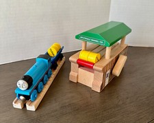 Thomas  Friends Wooden Train Tank - Barrel Loader w/cargo and Gordon  track