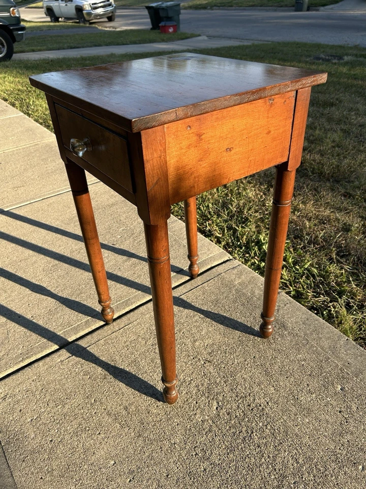 Ganga antigua americana antigua de nogal macizo y arce “imprescindible” soporte de un cajón Foto 4 de 4