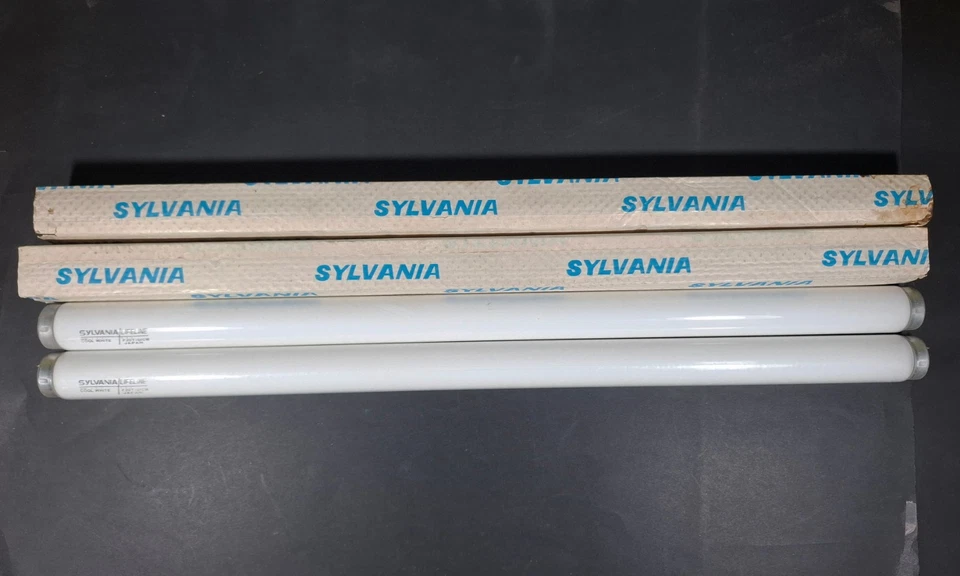 2 x 20W T10 Fluorescent Tubes Lamps 4000K Cool White 600mm 2 foot Made in Japan - Image 2 of 3