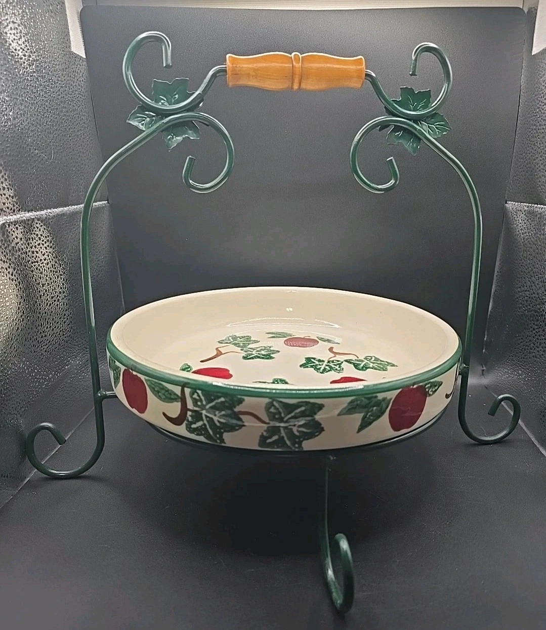 Crock Shop Heavy Pie/Tart Dish w/Stand Santa Ana CA Red Apple & Ivy Beautiful!
Opens in a new window