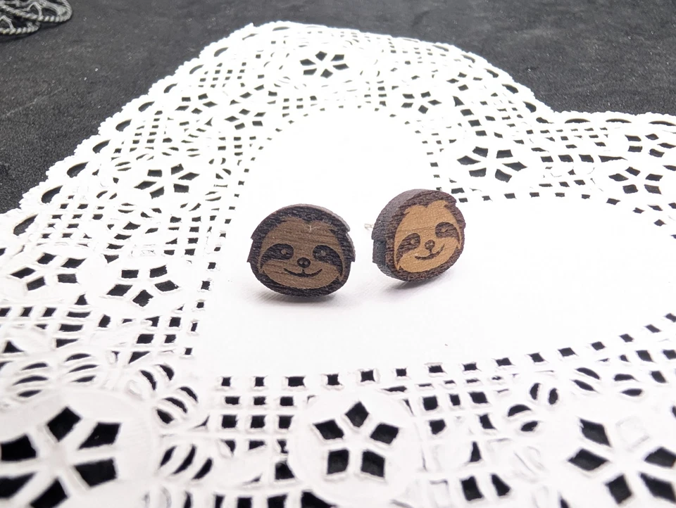 Серьги деревянный ленивец счастливый металлический пост проколотый 0,4" - Изображение 4 из 4