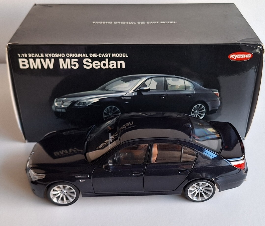 WOW BMW M5 (E60) Sedan 2004 Carbon Black 1:18 Kyosho 08593BK