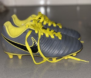 tempo soccer cleats