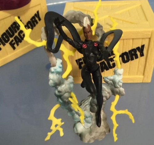New Toy Biz Marvel Figure Factory Series 1 Storm With Mohawk in Black Costume - Picture 6 of 6