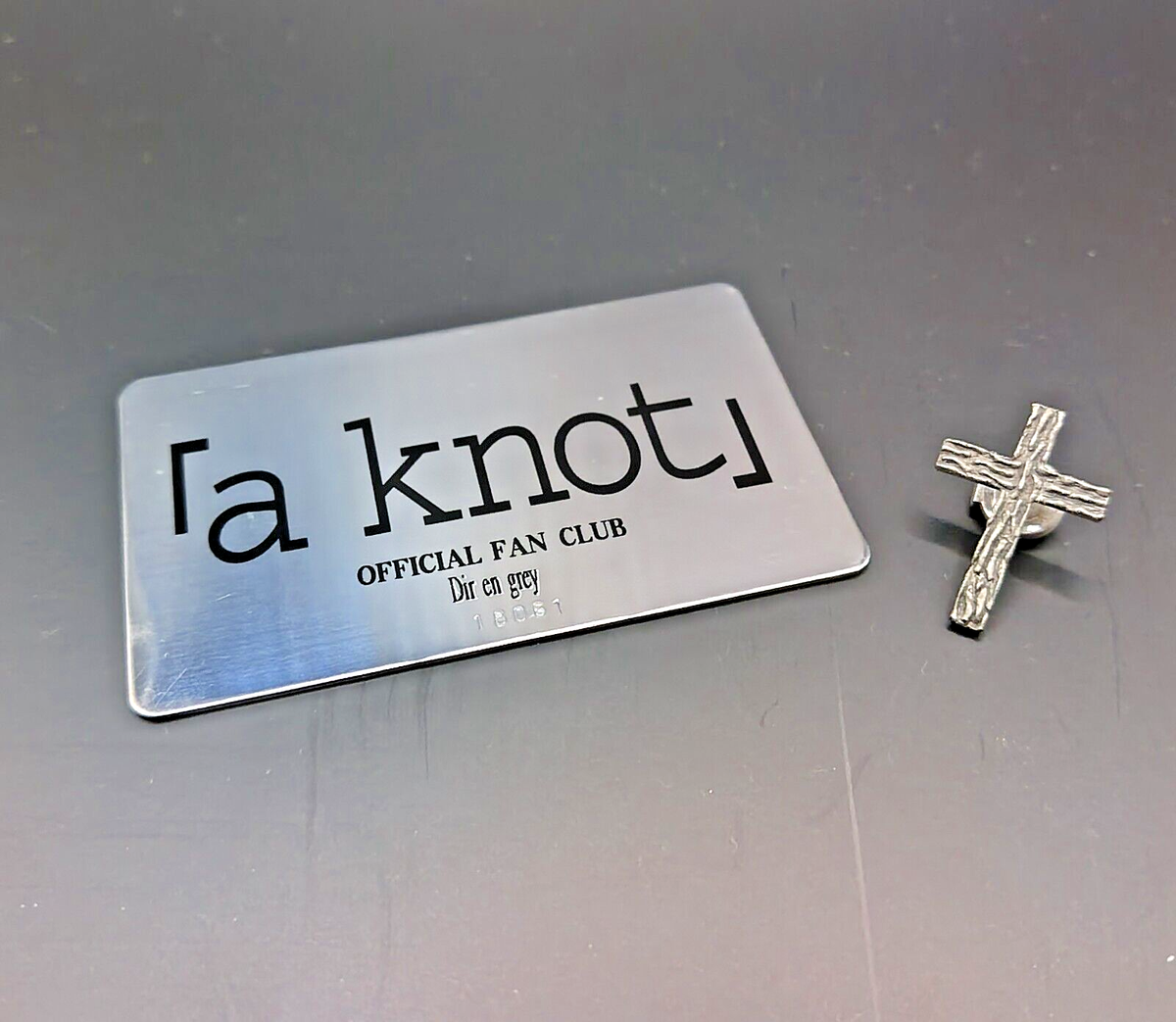 Dir en grey official fan club a knot membership card + pin badge