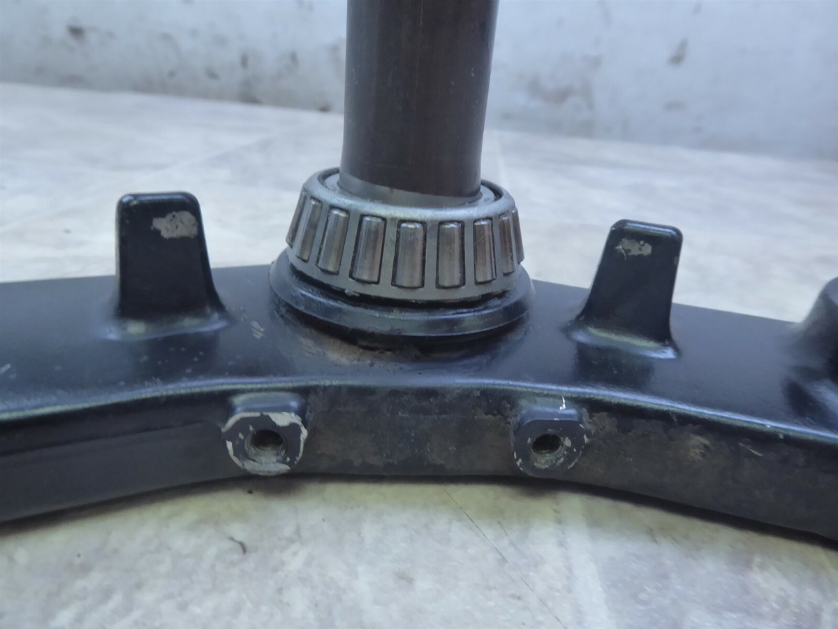 1990 Kawasaki ZX1000B Ninja K719-1) lower triple tree