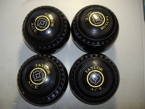 Thomas Taylor Ace lawn bowls size 4 dated 2018 (7410-13)
