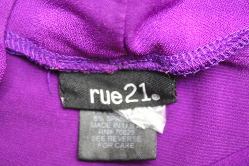 Camisa Rue21 Para Mujer Grande Púrpura Volantes Frontales Sin Mangas Halter Blusa Prenda para el torso Elegante Foto 3 de 4